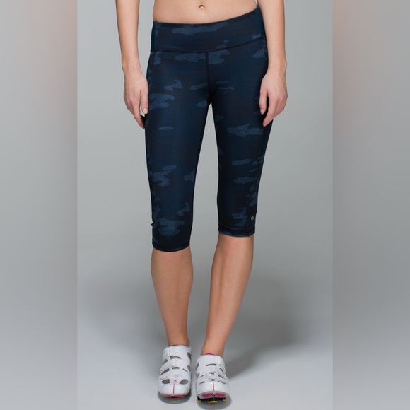 Lululemon Clip-In Crop Heathered Texture Lotus Camo Oil Slick Blue Sz 10! - Picture 1 of 11